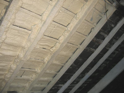 insulating between timber studs in a wooden frame construction